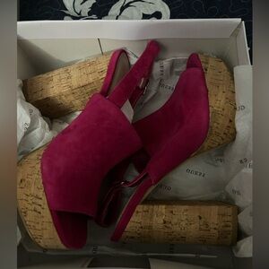 NIB - Guess Caleesi Platform Sandals Size 7 Pink Suede Leather Cork Heels Spring